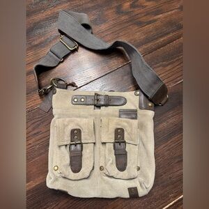 Vintage-Inspired Tan and Brown Men's Messenger Bag